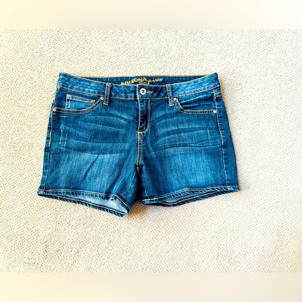 Arizona Jeans Co Juniors Size 9 Mid Rise Medium Wash Stretch Denim Jeans
